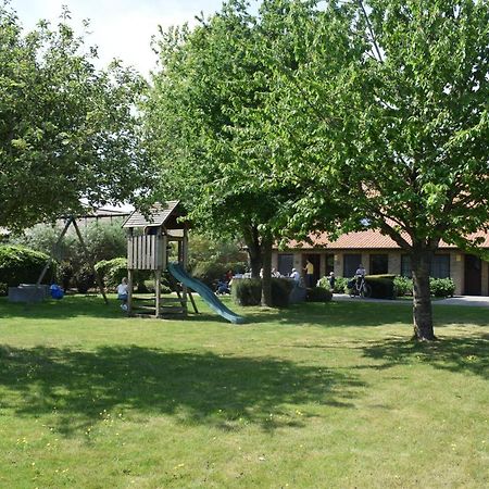 De Meiboom Vakantiehoeve Tot 21 Pers Langemark Extérieur photo