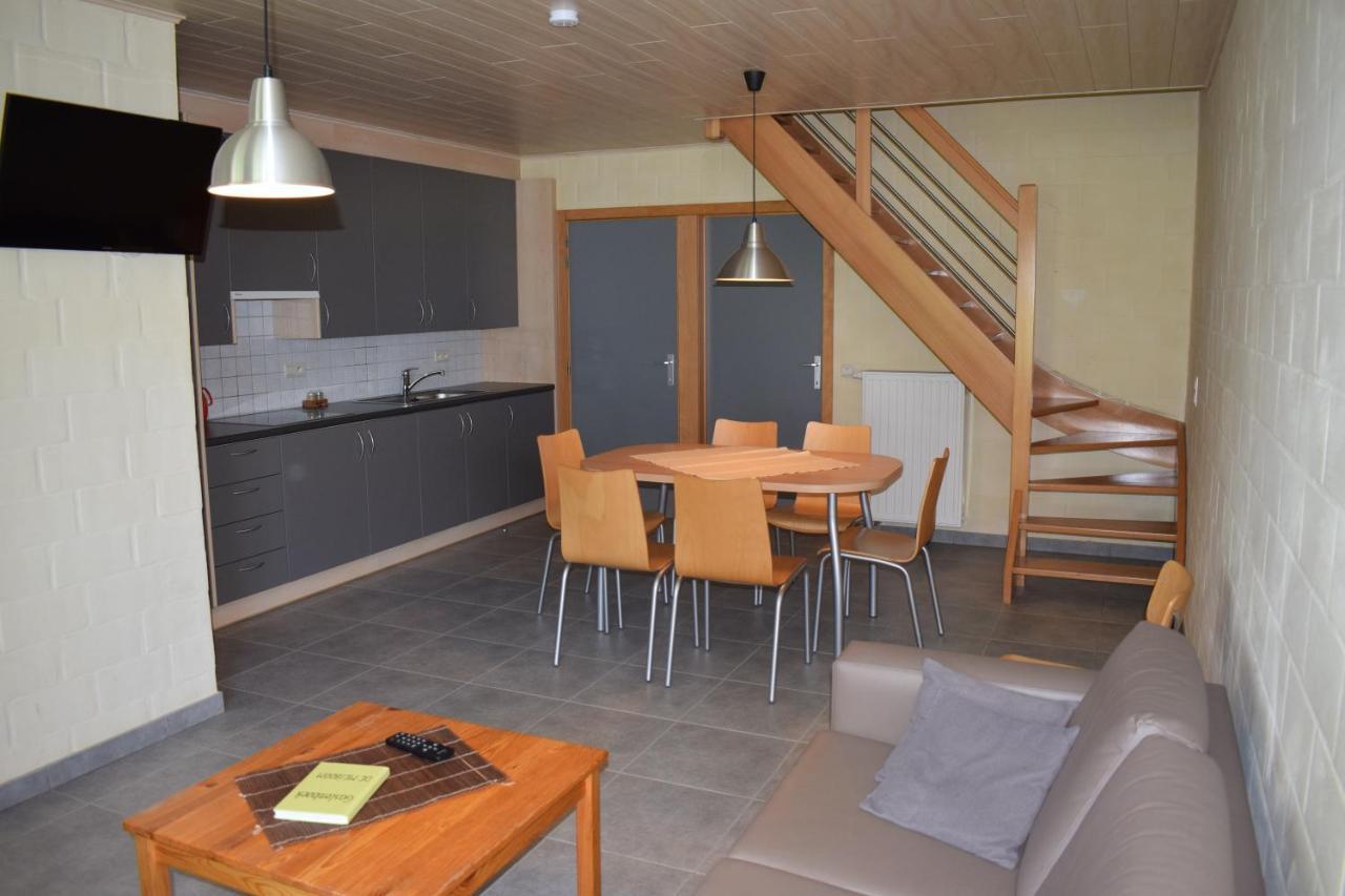 De Meiboom Vakantiehoeve Tot 21 Pers Langemark Extérieur photo