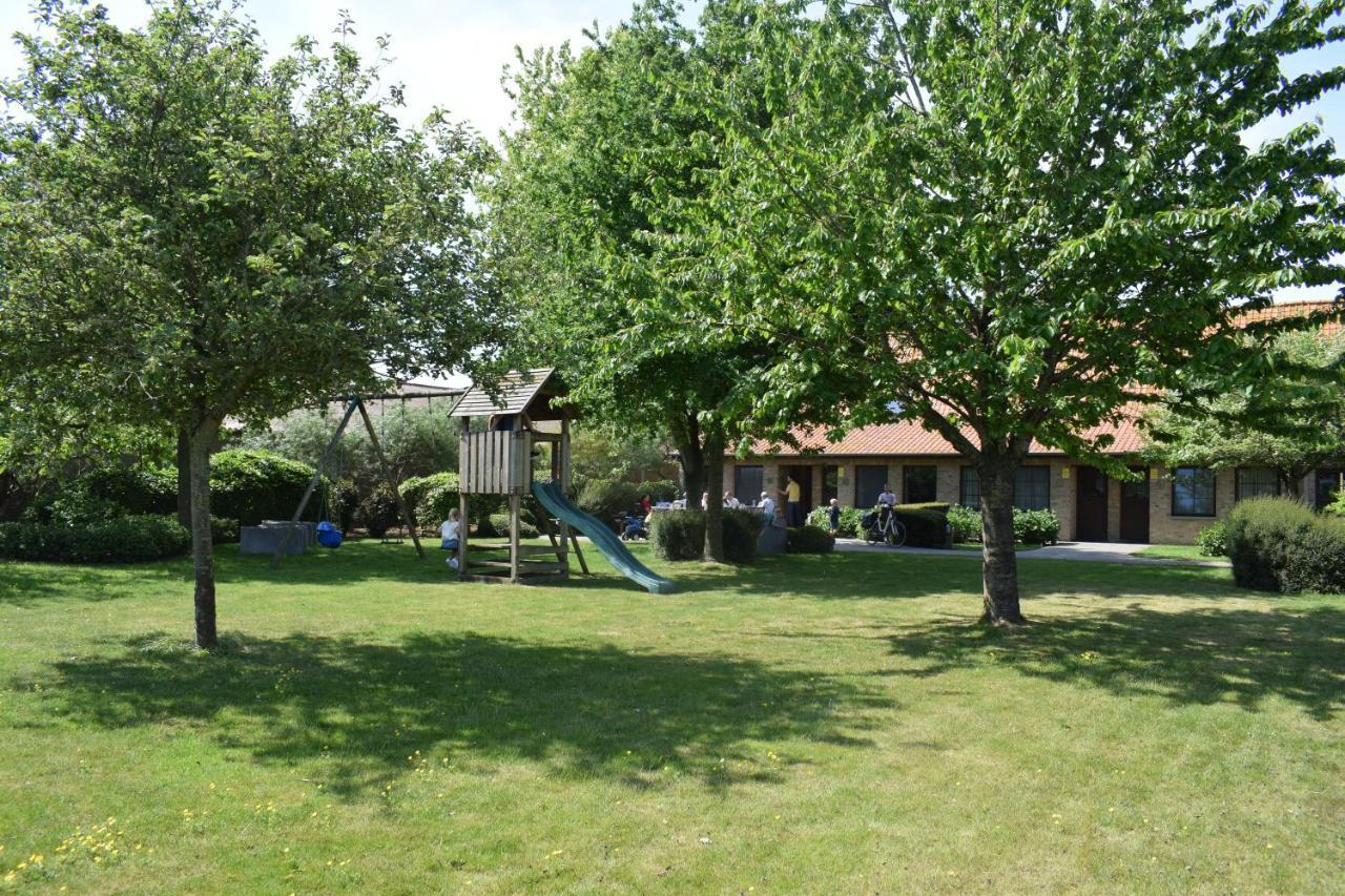 De Meiboom Vakantiehoeve Tot 21 Pers Langemark Extérieur photo