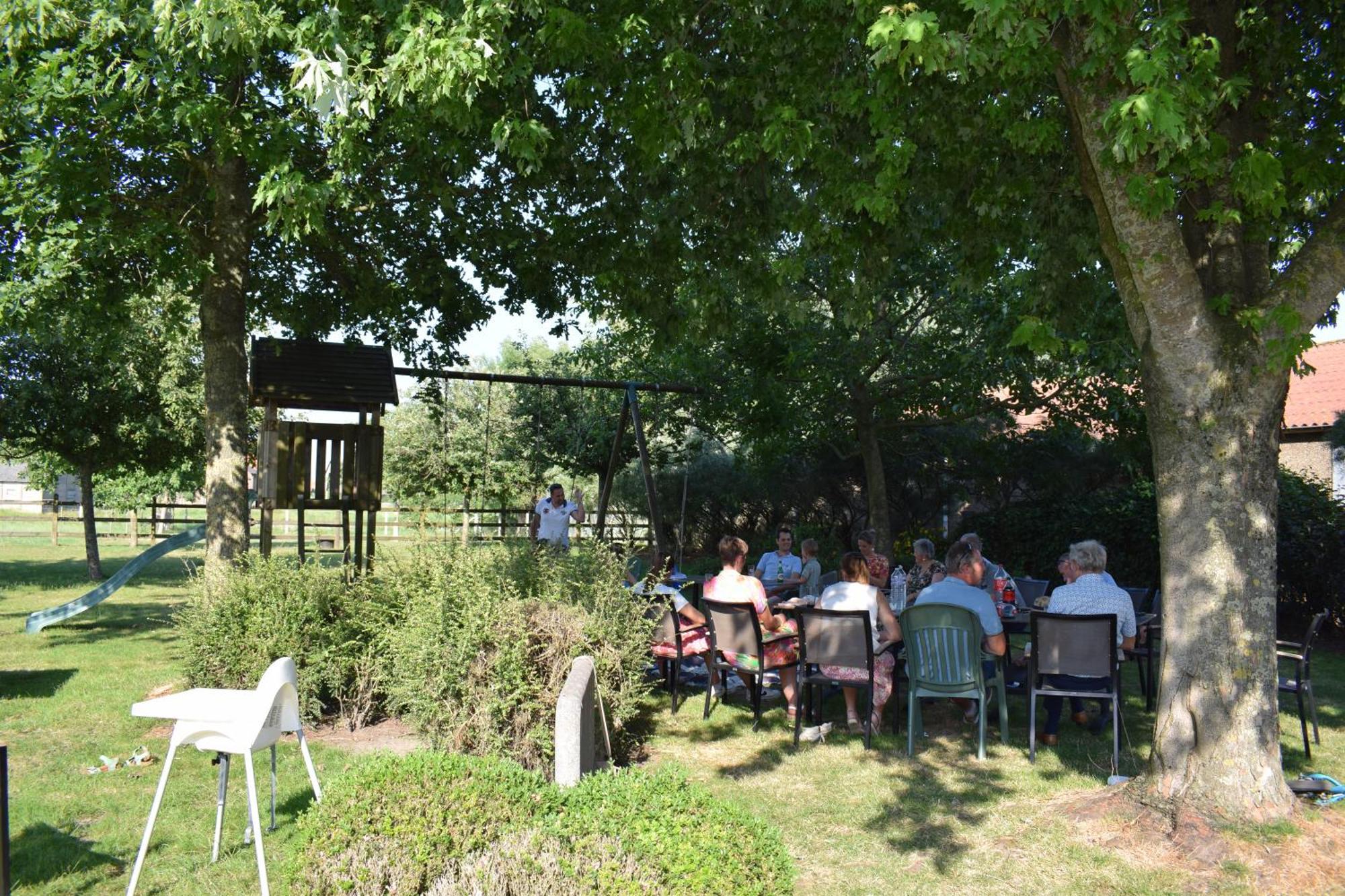 De Meiboom Vakantiehoeve Tot 21 Pers Langemark Extérieur photo